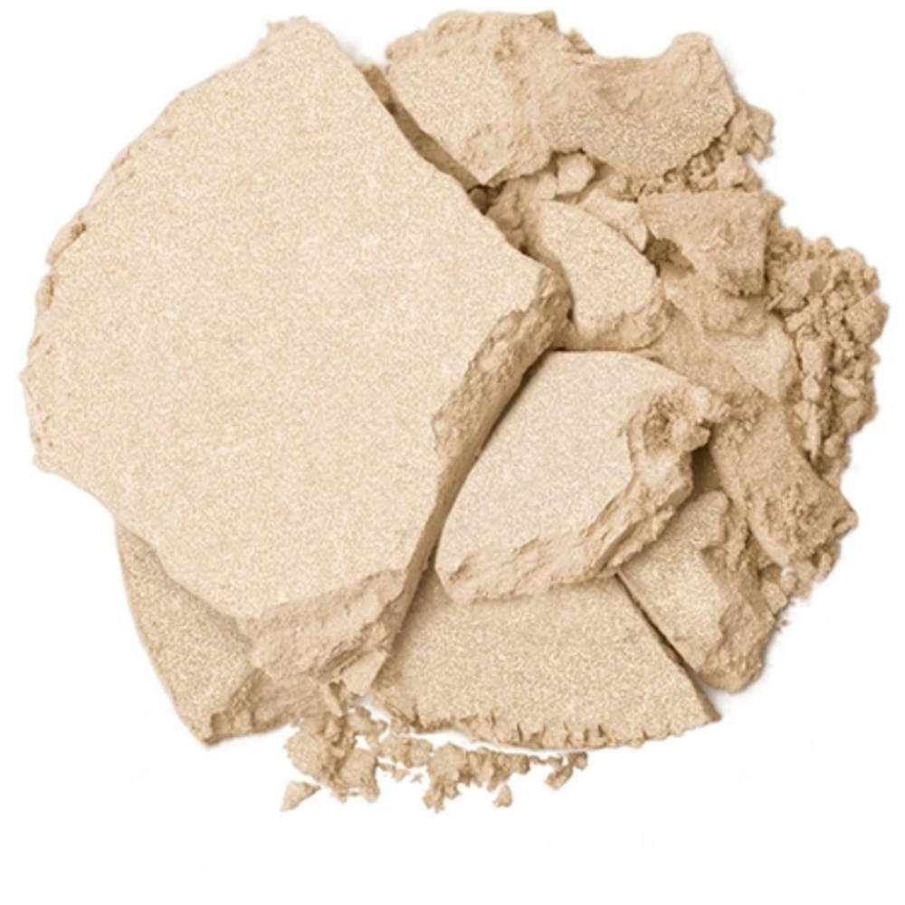 4/25 bundle item. Pixi by Petra Glow-y Powder In Creamy Gold